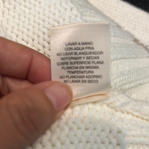 St. John's Bay Beige and Cream Turtleneck Sweater - Picture 5 of 8